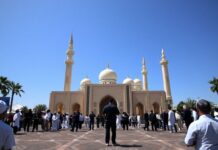 Las Vegas Community Comes Together to Support Local Mosques The Las Vegas community unites to support local mosques.