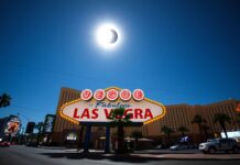 Las Vegas Prepares for Rare Celestial Event: The Solar Eclipse Las Vegas se prepara para un raro evento celestial: el eclipse solar